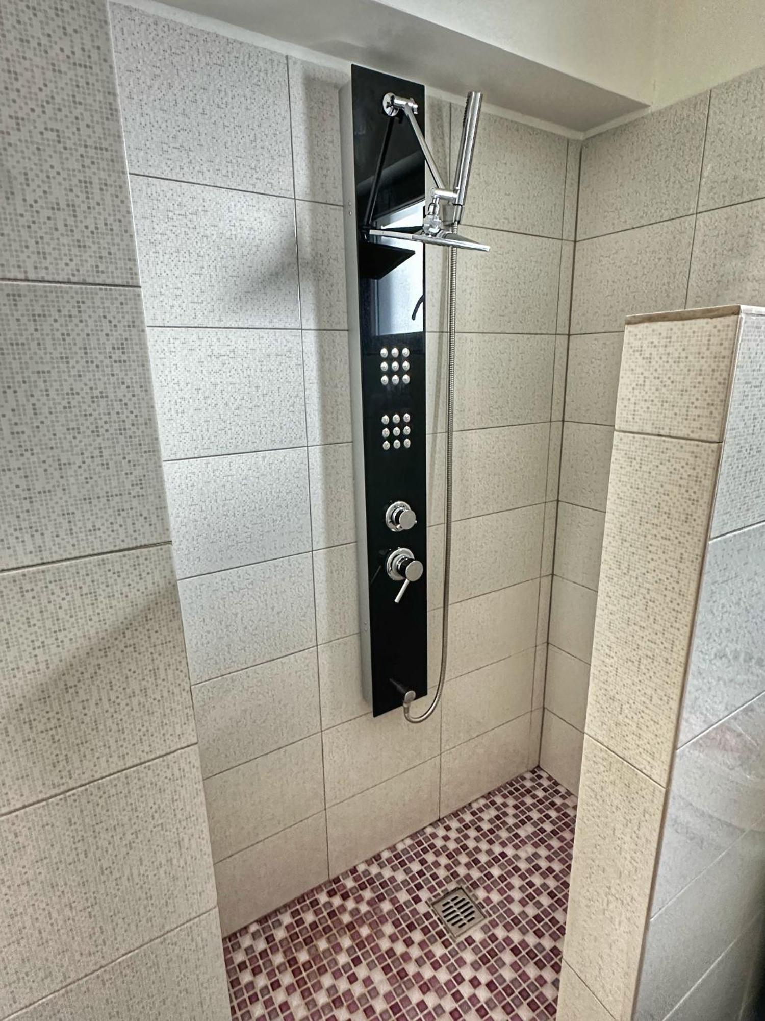 Fancy Apartament Promenada Balcon Panoramic, Parcare, Incalzire Pardoseala, Self Check In Крайова Екстер'єр фото