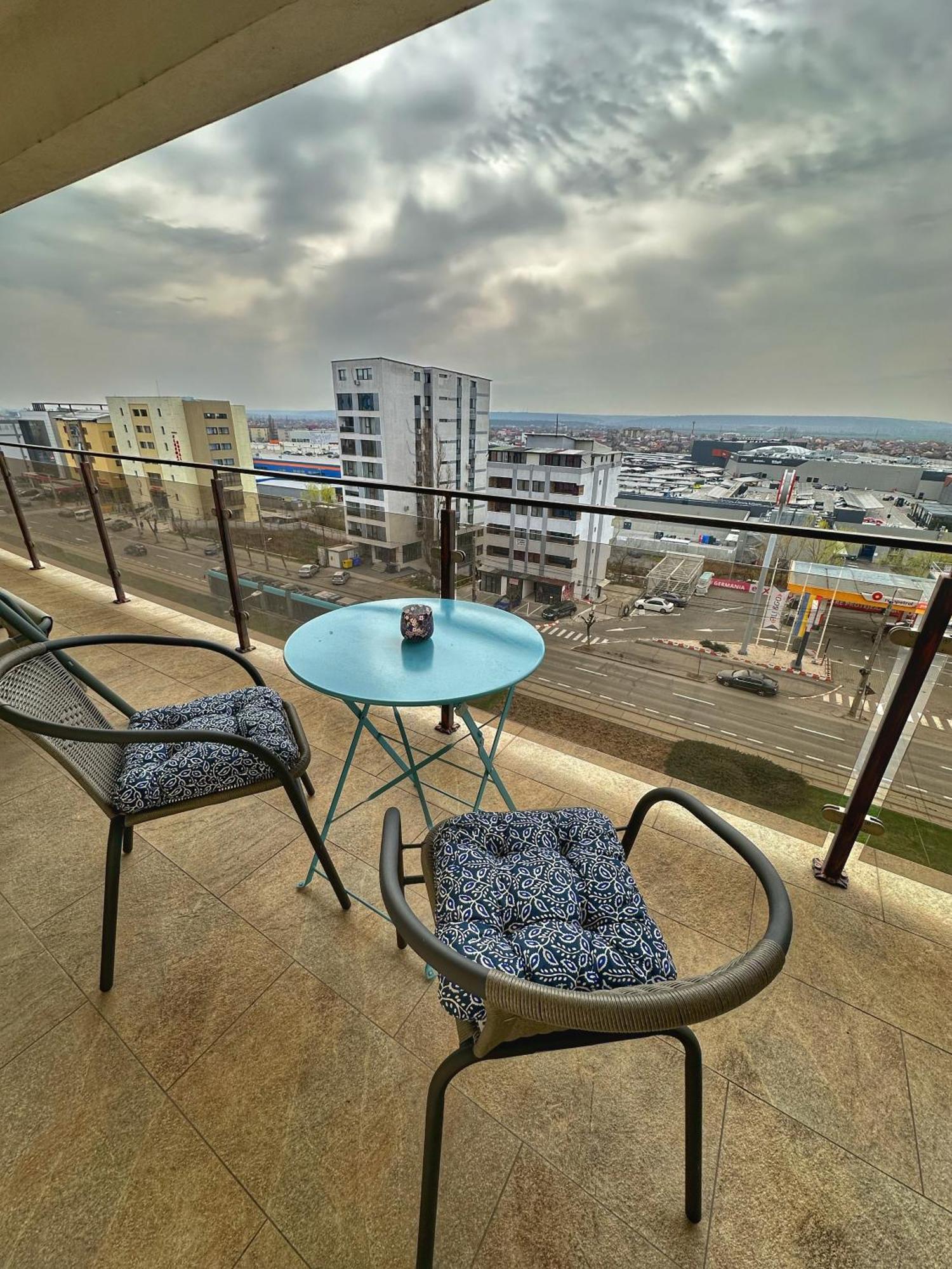 Fancy Apartament Promenada Balcon Panoramic, Parcare, Incalzire Pardoseala, Self Check In Крайова Екстер'єр фото